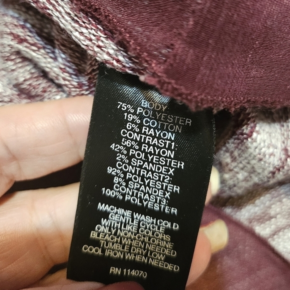 Signature Studio Mixed Fabric Top - Picture 7 of 7